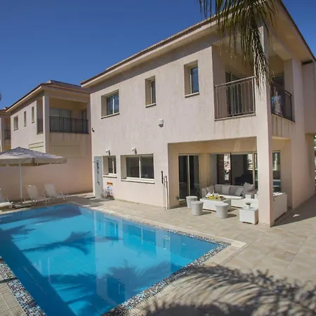 Villa The Secret To Enjoying Your 5 Star Close To The Beach In Pernera, 1449