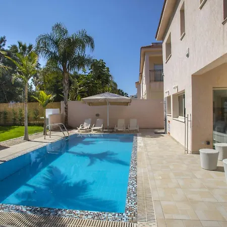 The Secret To Enjoying Your 5 Star Close To The Beach In Pernera, 1449 빌라
