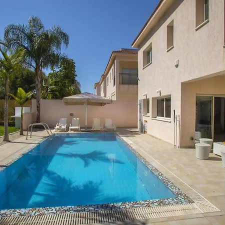 Villa The Secret To Enjoying Your 5 Star Close To The Beach In Pernera, 1449 *
